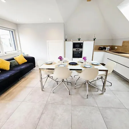 Refined 2 Bedroom With Parking *