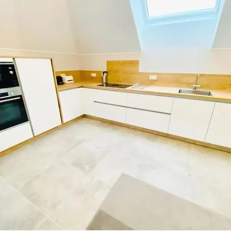 Refined 2 Bedroom With Parking