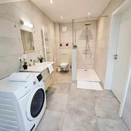 Refined 2 Bedroom With Parking