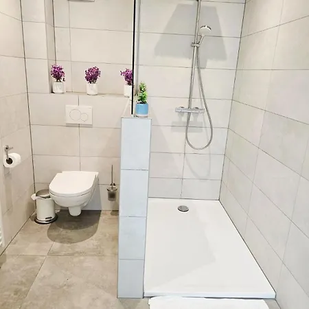 Refined 2 Bedroom With Parking