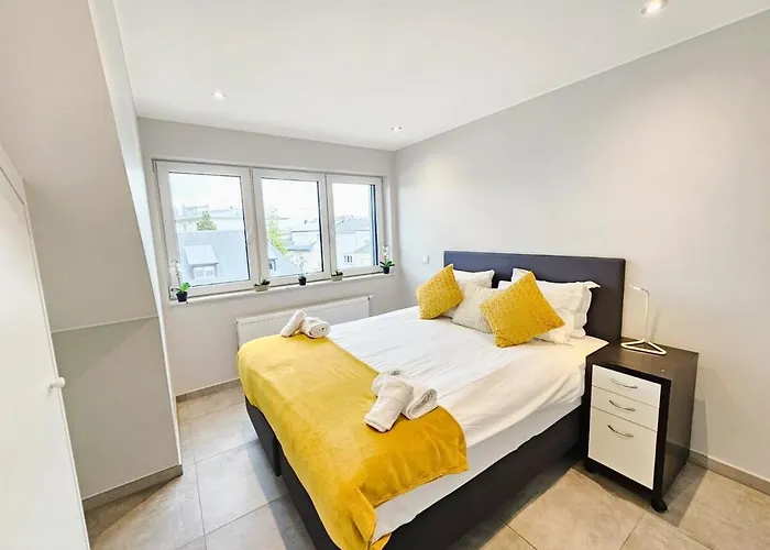 Appartamento Refined 2 Bedroom With Parking