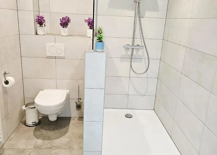 Refined 2 Bedroom With Parking